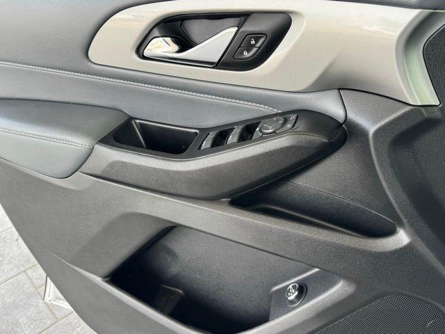 Photo of 2020 Silver Ice Metallic Chevrolet Traverse