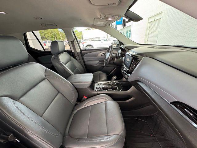 Photo of 2020 Silver Ice Metallic Chevrolet Traverse