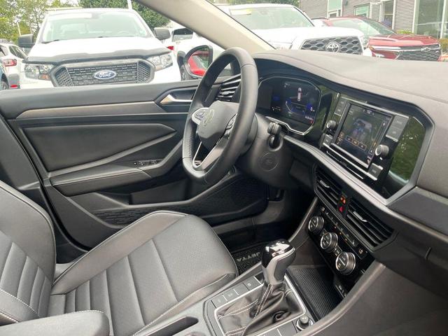 Photo of 2024 Opal White Pearl Effect Volkswagen Jetta