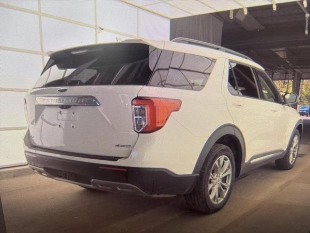 Photo of 2022 Star White Ford Explorer