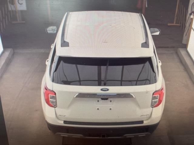 Photo of 2022 Star White Ford Explorer