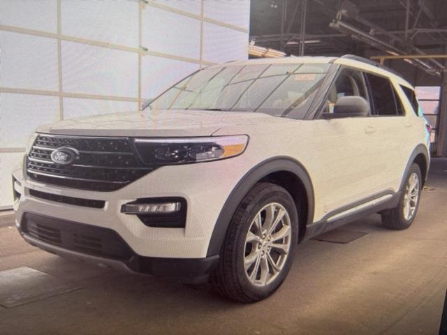 Photo of 2022 Star White Ford Explorer