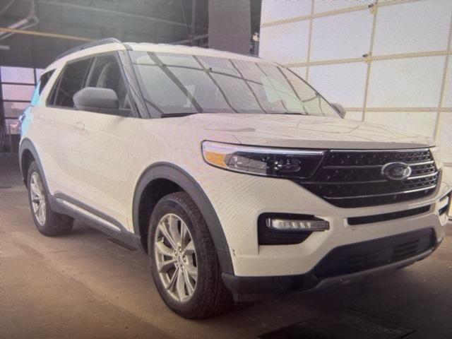 Photo of 2022 Star White Ford Explorer