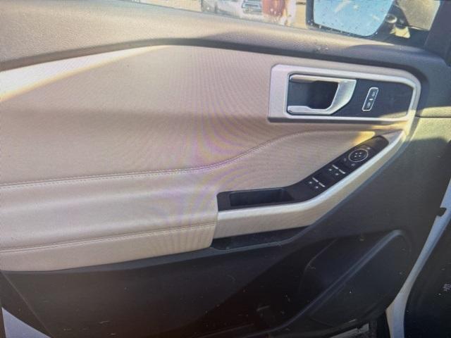 Photo of 2022 Star White Ford Explorer