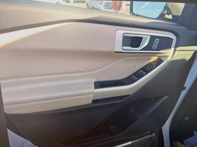 Photo of 2022 Star White Ford Explorer