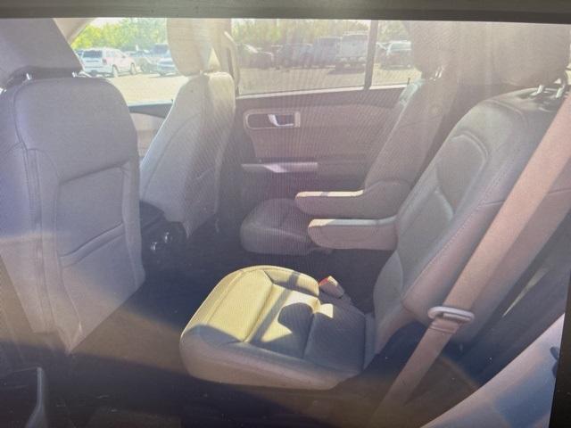 Photo of 2022 Star White Ford Explorer