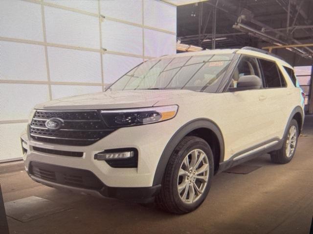Photo of 2022 Star White Ford Explorer