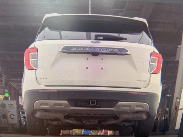 Photo of 2022 Star White Ford Explorer