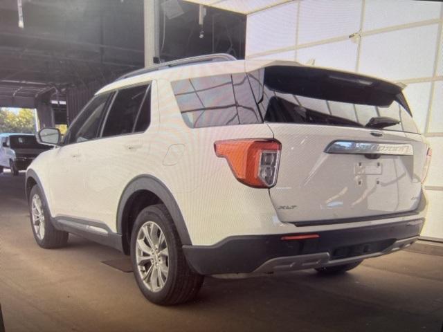 Photo of 2022 Star White Ford Explorer