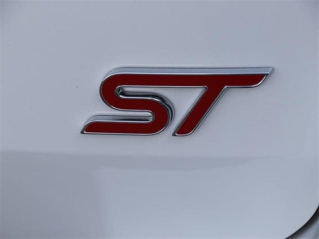 Photo of 2025 White Ford Explorer