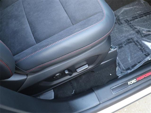 Photo of 2025 White Ford Explorer