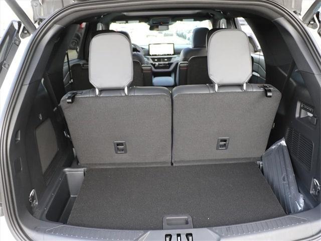 Photo of 2025 White Ford Explorer