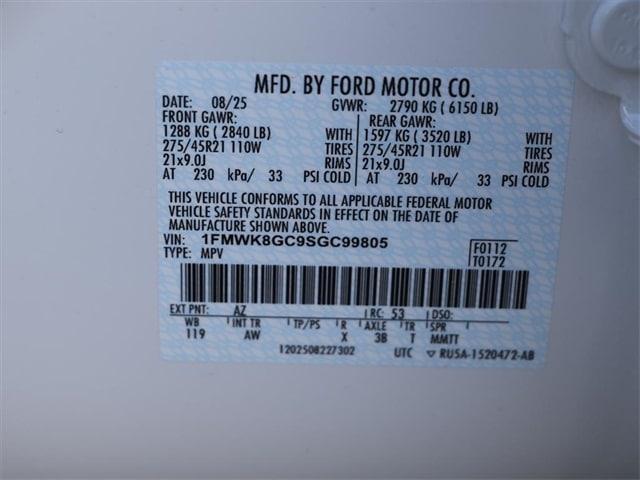 Photo of 2025 White Ford Explorer