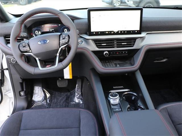 Photo of 2025 White Ford Explorer