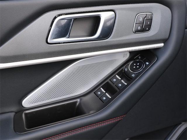 Photo of 2025 White Ford Explorer