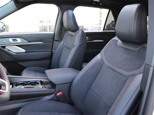 Photo of 2025 White Ford Explorer