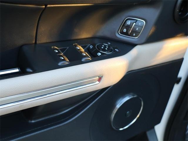 Photo of 2022 Star White Ford Expedition Max