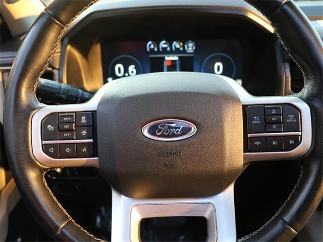 Photo of 2022 Star White Ford Expedition Max