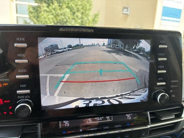 Photo of 2023 Pearl Toyota Sienna