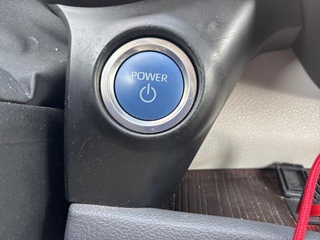 Photo of 2023 Pearl Toyota Sienna