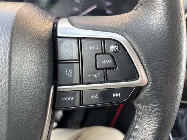 Photo of 2023 Pearl Toyota Sienna