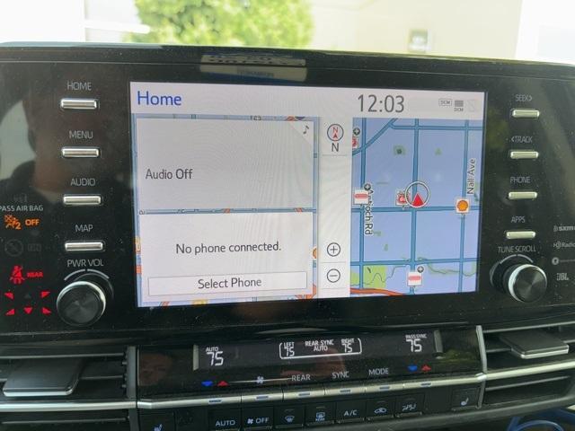 Photo of 2023 Pearl Toyota Sienna