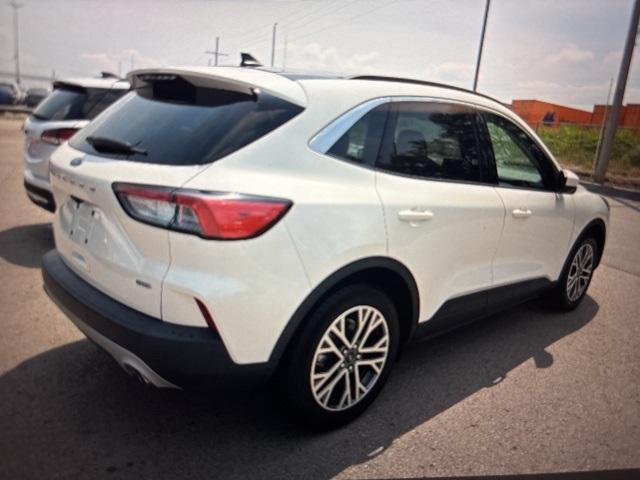 Photo of 2021 Star White Ford Escape