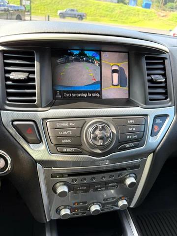 Photo of 2017 White Nissan Pathfinder