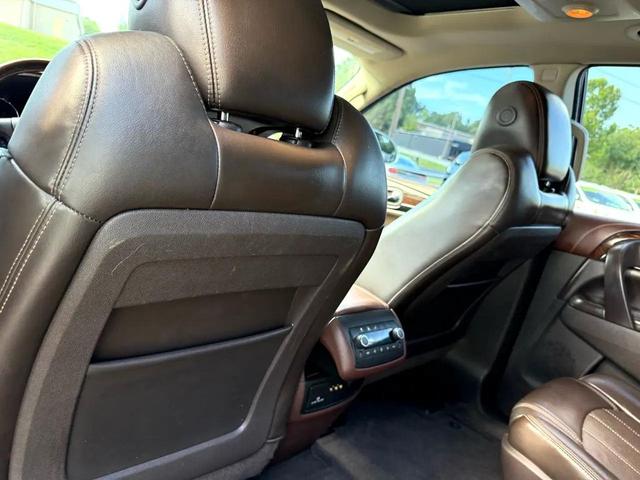 Photo of 2013 White Buick Enclave