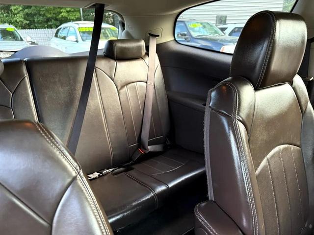 Photo of 2013 White Buick Enclave