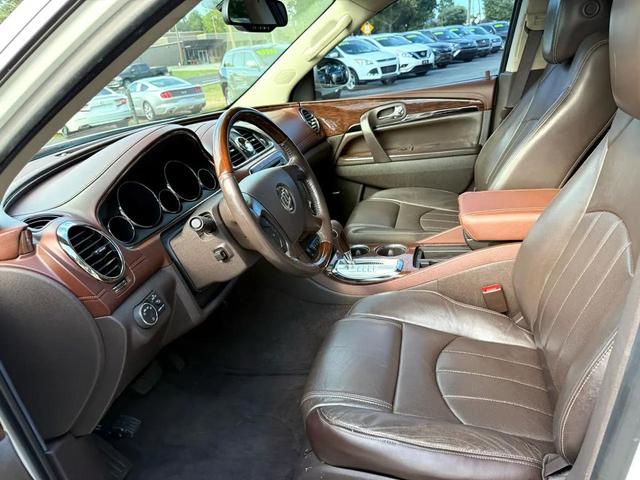 Photo of 2013 White Buick Enclave