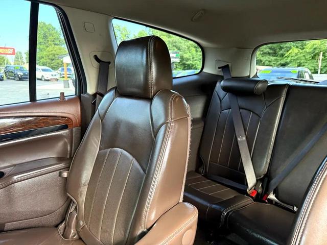 Photo of 2013 White Buick Enclave