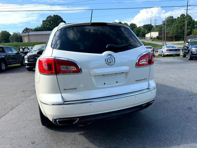 Photo of 2013 White Buick Enclave
