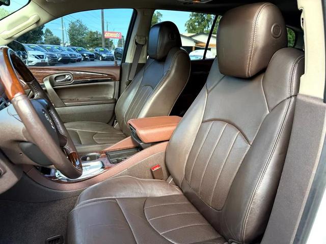 Photo of 2013 White Buick Enclave