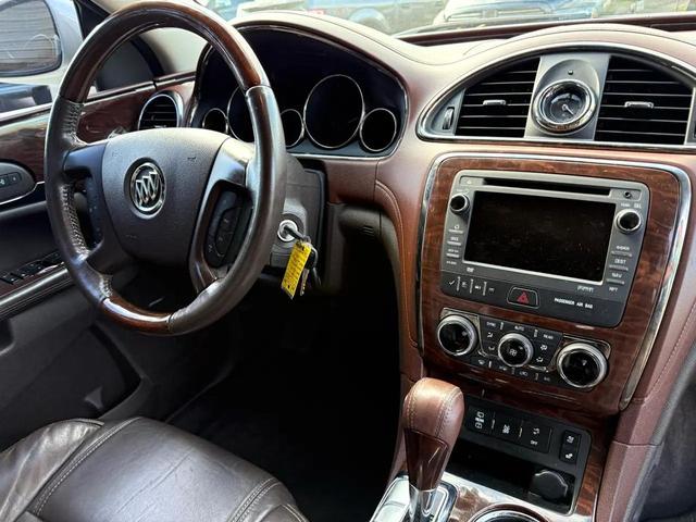 Photo of 2013 White Buick Enclave