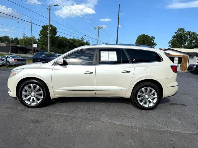 Photo of 2013 White Buick Enclave