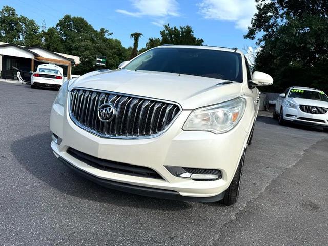 Photo of 2013 White Buick Enclave