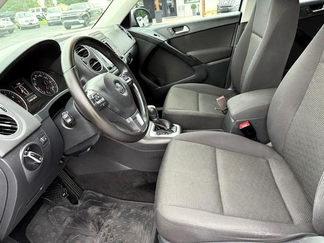 Photo of 2017 Silver Volkswagen Tiguan