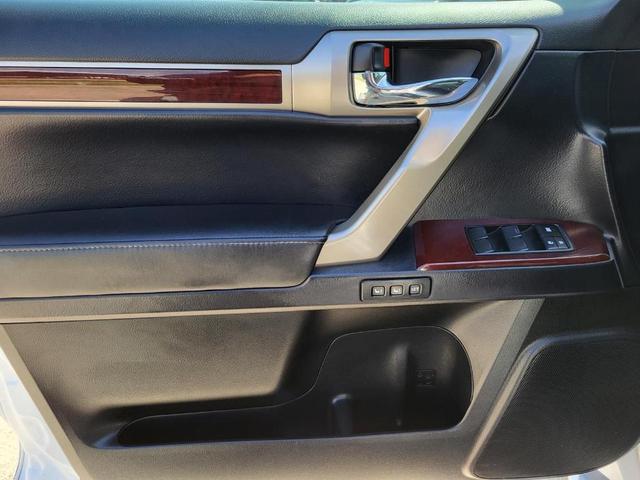 Photo of 2019 Starfire Pearl Lexus GX 460