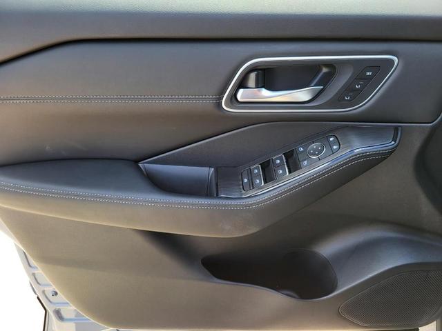 Photo of 2025 Boulder Gray Metallic Nissan Rogue