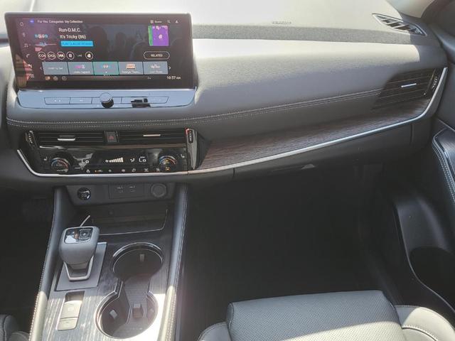 Photo of 2025 Black Nissan Rogue