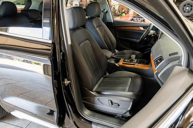 Photo of 2023 Brilliant Black Audi Q5