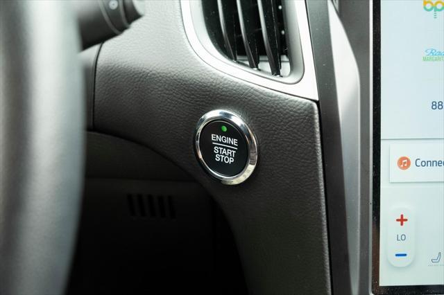 Photo of 2024 Black Metallic Ford Edge