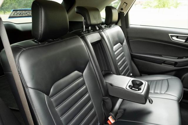 Photo of 2024 Black Metallic Ford Edge