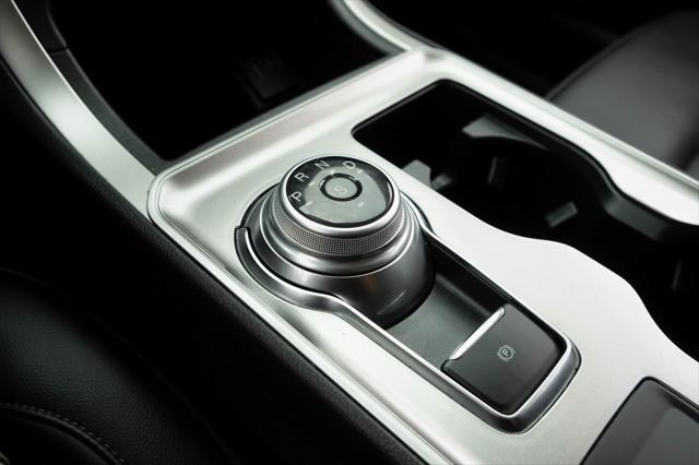 Photo of 2024 Black Metallic Ford Edge