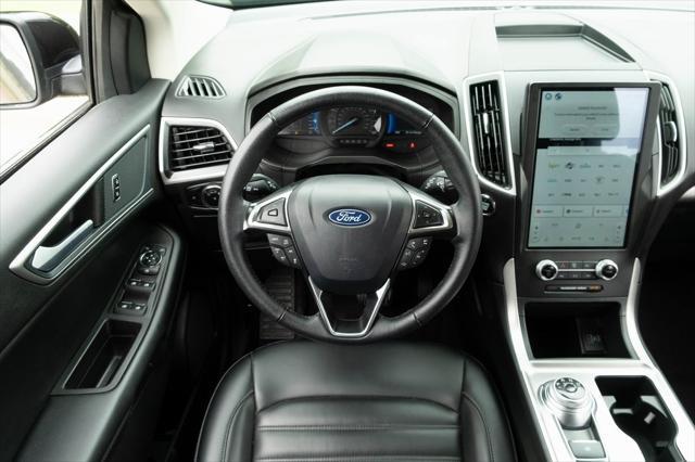 Photo of 2024 Black Metallic Ford Edge