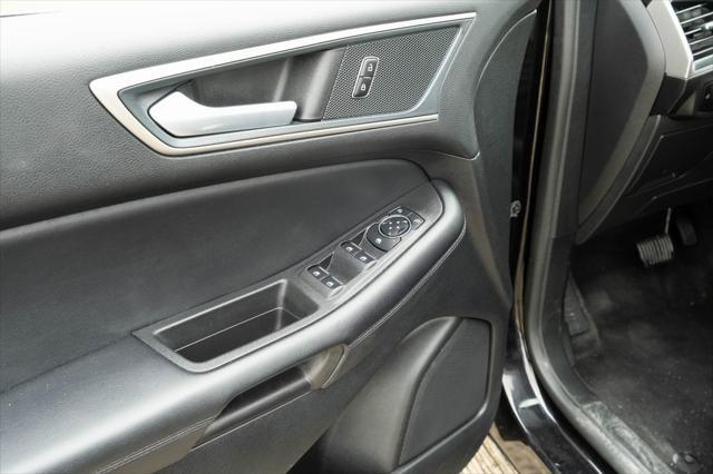 Photo of 2024 Black Metallic Ford Edge