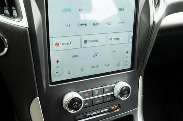 Photo of 2024 Black Metallic Ford Edge