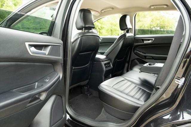 Photo of 2024 Black Metallic Ford Edge