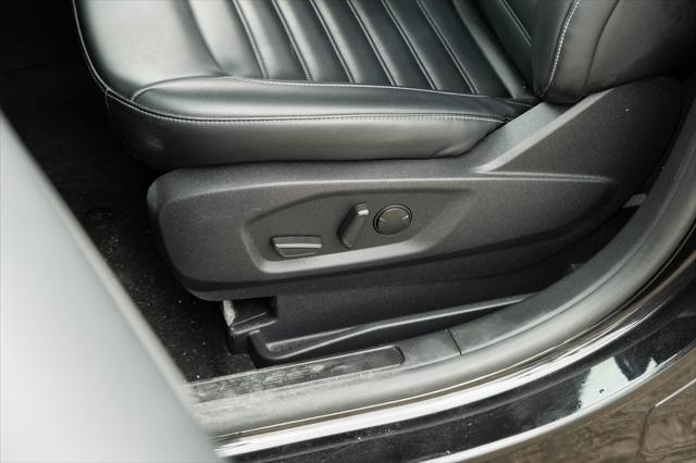 Photo of 2024 Black Metallic Ford Edge